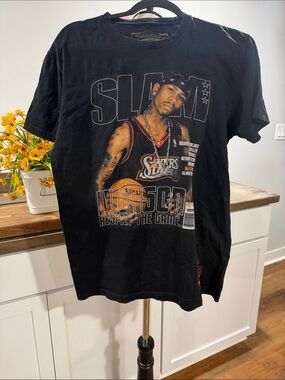 Allen Iverson Philadelphia 76ers
2000 Vintage Mitchell & Ness xSLAM T-Shirt med